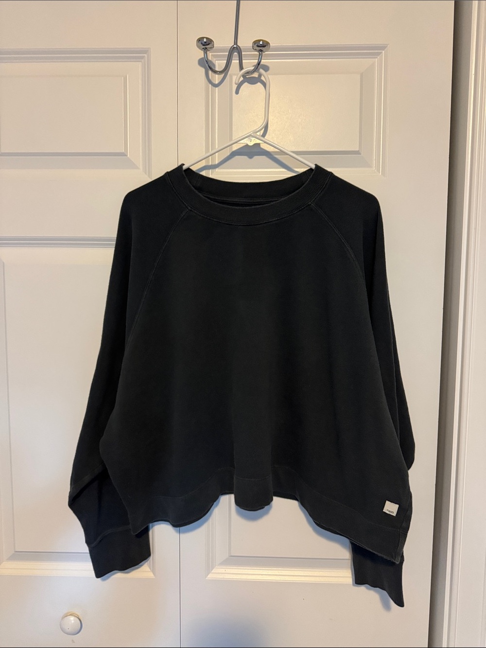 Vuori Black/grey (more grey)
Boxy Cropped Crew Sweatshirt